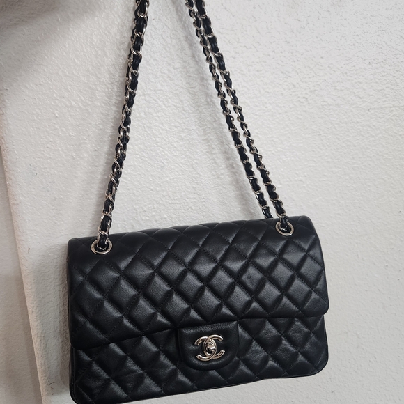 Chanel Black Quilted Shoulder Bag with Silver Chain - Picture 7 of 8